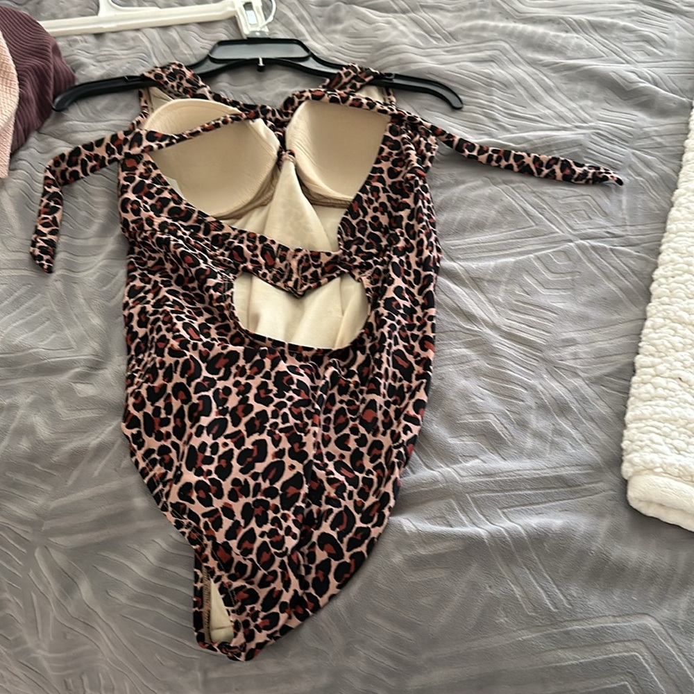 Kona Sol leopard 1 piece bathing suit - Picture 6 of 7